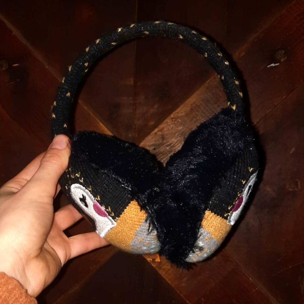 🍀3/15 Penguin Heart Earmuffs